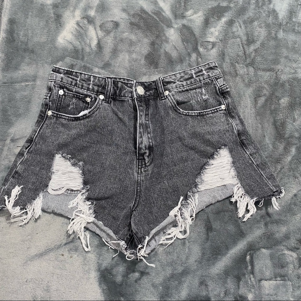 Size Large Black Distressed Shorts